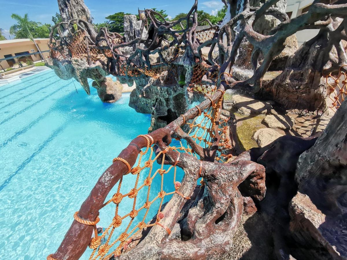 Port Royale Waterpark Resort Dumaguete City Ngoại thất bức ảnh